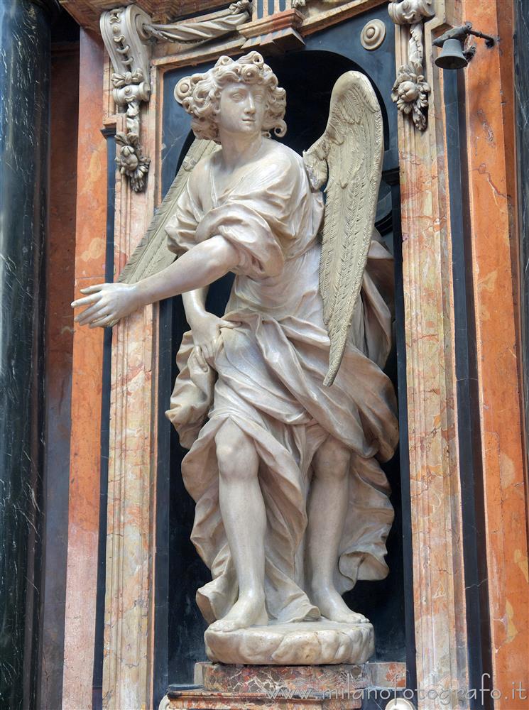 Milano - Statua di angelo della cappella della Madonna del Carmine nella Chiesa di Santa Maria del Carmine